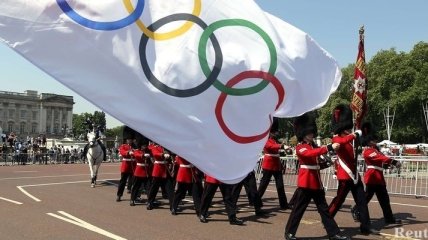 Флаг Украины поднят над олимпийской деревней в Лондоне 