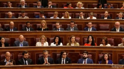 Заключенные каталонские депутаты приняли присягу в парламенте Испании