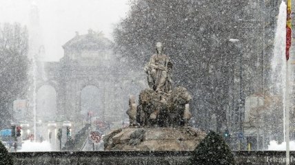 Сильные снегопады обрушились на Мадрид: объявлен "оранжевый" уровень опасности