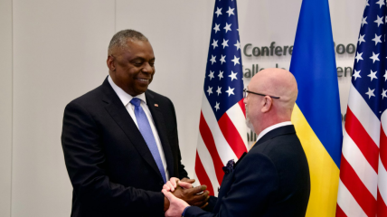 Міністр оборони США Ллойд Остін з українським колегою Олексієм Резніковим