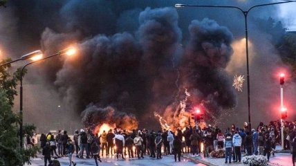 В Швеции иммигранты устроили беспорядки после того, как ультраправые сожгли Коран (Фото, Видео)