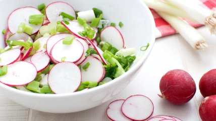 Вкусный летний салат с оригинальным маринованием