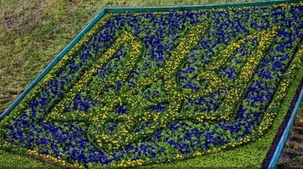 В Харькове появился цветочный герб Украины