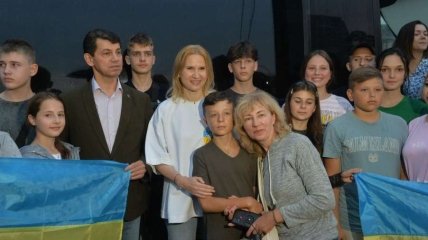 Первая группа из 30 украинцев уехала на отдых и реабилитацию