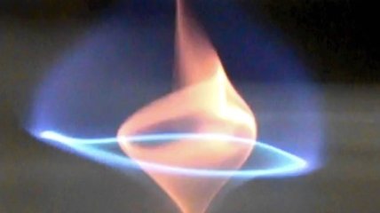 Ученые открыли новый вид пламени - голубое огненное торнадо