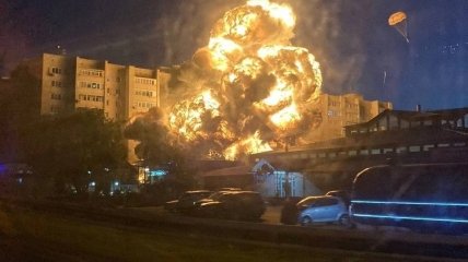 Момент вибуху під час удару літака до будинку в Єйську (рф)