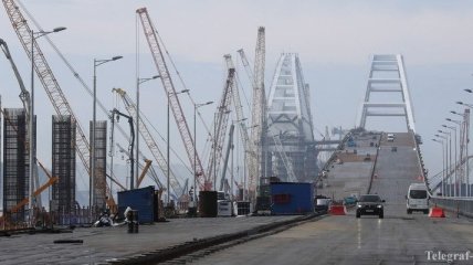 ЕС ввел санкции против компаний, причастных к строительству моста в Крым 