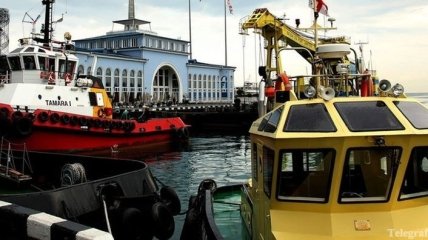 Работники главного порта Грузии начали забастовку