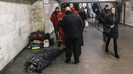 Врачи на станции "Лукьяновская" боролись за жизнь мужчины