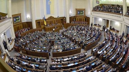 Коронавирус в Украине: Рада проводит внеочередное заседание (Видео)
