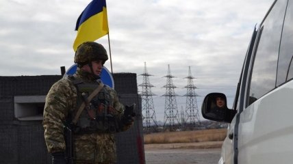 КПВВ "Марьинка" обстрелял снайпер, ранен пограничник