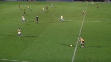 18-летний защитник забил невероятный гол с центра поля (Видео)