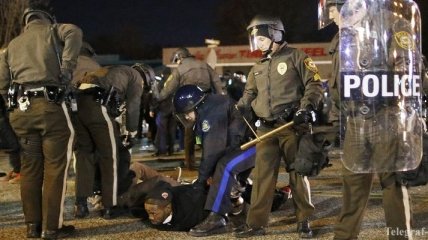В США арестовали 15 человек в акции протеста в Фергюсоне