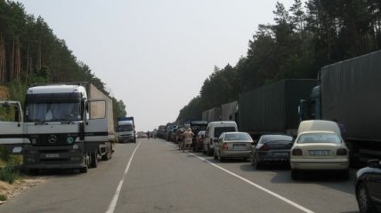 Более 250 авто стоят на белорусско-украинской границе