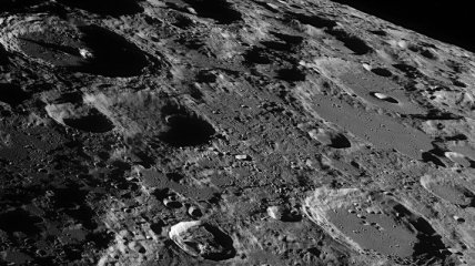Впервые за 100 лет на Луне обнаружили новый кратер
