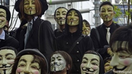 Молодые люди в масках пикетировали офис ПР в Ивано-Франковске