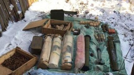 На Донбассе обнаружен схрон с боеприпасами (Видео)