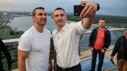 Братьев Кличко включили в топ-10 супертяжеловесов