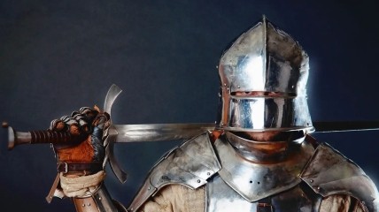 Человек с мечом (тематическое фото)