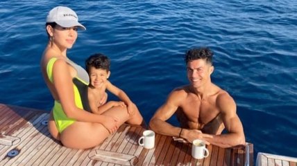 Роналду отпраздновал второе Скудетто на яхте с семьей (Фото)