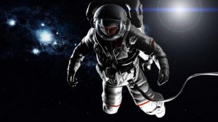 Из-за воды в шлеме астронавты прервали работу в открытом космосе (Видео)