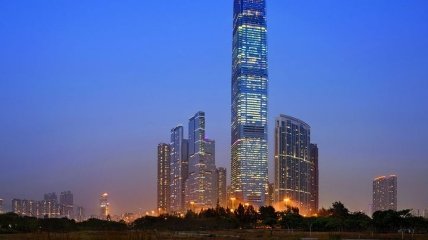 Отель в Гонконге, который находится на высоте 480 метров (Фото)