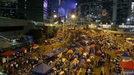 Демонстрантам в Гонконге запретили блокировать дороги Мон Кока