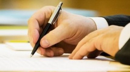 Порошенко подписал закон об отмене дополнительного импортного сбора