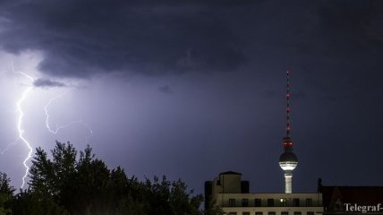 В самый высокий небоскреб Европы ударила молния: впечатляющее видео