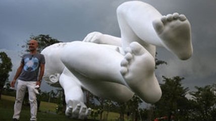 Сингапур получил подарок в виде скульптуры
