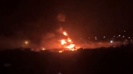 На міській нафтобазі – потужне полум'я