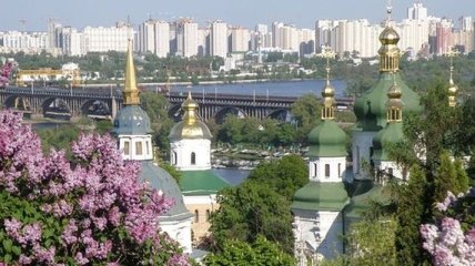 В Киеве пьяный священник пытался застрелиться из травматического пистолета