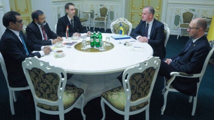 Яценюк встретился с послом Индии