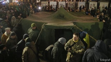 Число митингующих на Майдане уменьшилось, но акция продолжается