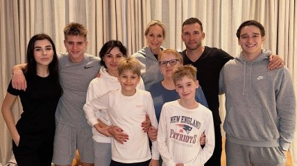 Любовь Николаевна с детьми и внуками