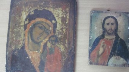 Украинец пытался вывезти в Россию старинные иконы