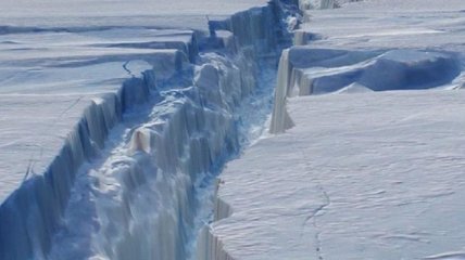 Исследователи засняли редкие кадры разрушения ледника Хельхейм