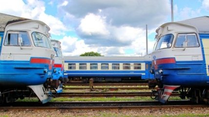 Движение поездов на двух участках Донецкой железной дороги закрыто