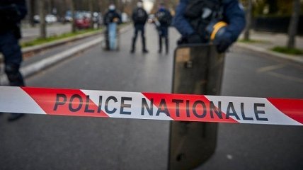 После избиения украинца: под Парижем подростки убили девушку из-за полуголых фото