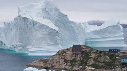 Жителей села в Гренландии эвакуируют из-за гигантского айсберга