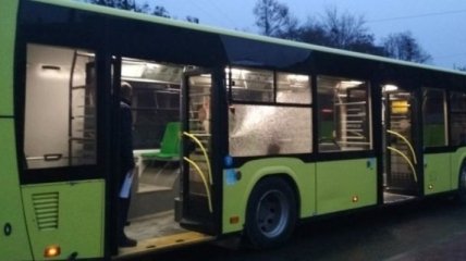 Во Львове неизвестные обстреляли пассажирский автобус