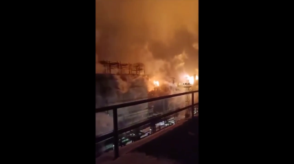 На території атакованого заводу гриміли вибухи