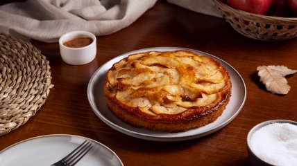 Шарлотка в мультиварке (видео)