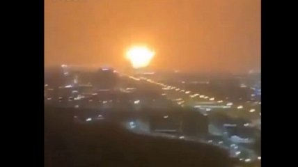 Порт Дубаи сотряс сильнейший взрыв, пламя было видно со всего города (видео)