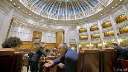 Парламент Румынии разрешил арестовать еще двух депутатов