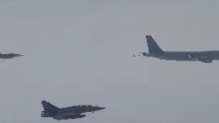РФ устроила охоту на боевые самолеты Франции над Черным морем: появилось видео перехвата