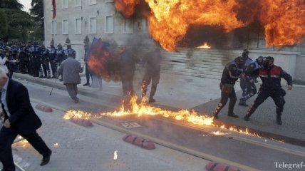 Протесты в столице Албании: ранены 12 полицейских