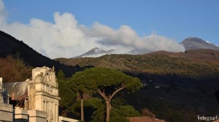 В Италии вновь задымился наивысший вулкан Европы: закрыто авиапространство
