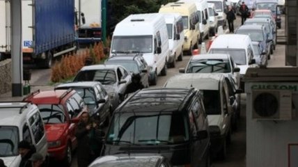 На границе с Польшей стоят в очереди более 500 автомобилей