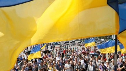 Украинцы рассказали, чего ожидают от нового президента в первые 100 дней